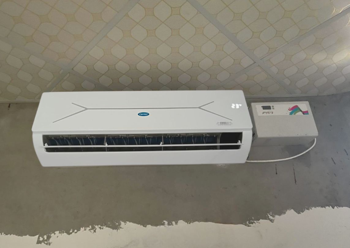 Carrier 1.5 Ton 5 Star CAI18EE5R36W0 temperature setting 23  °C and running at medium fan speed