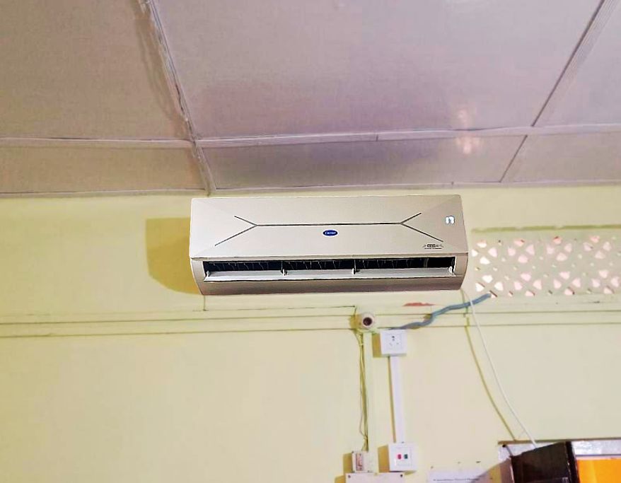 Carrier 1.5 ton 3 Star Carrier CAI18EE3R36F0 running at temperature setting 17 °C 