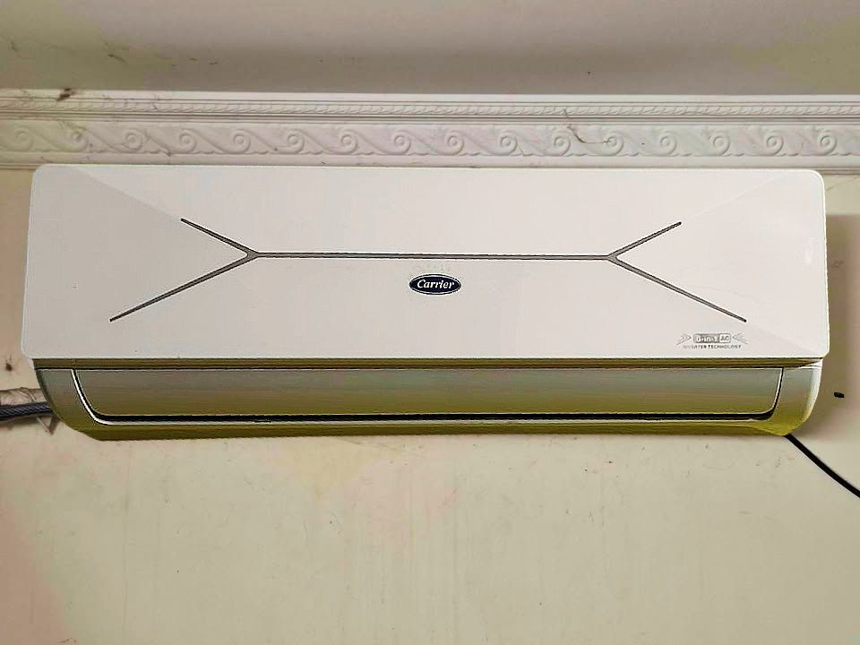 Close view Carrier 1 Ton 5 Star AC CAI12EE5R36W0