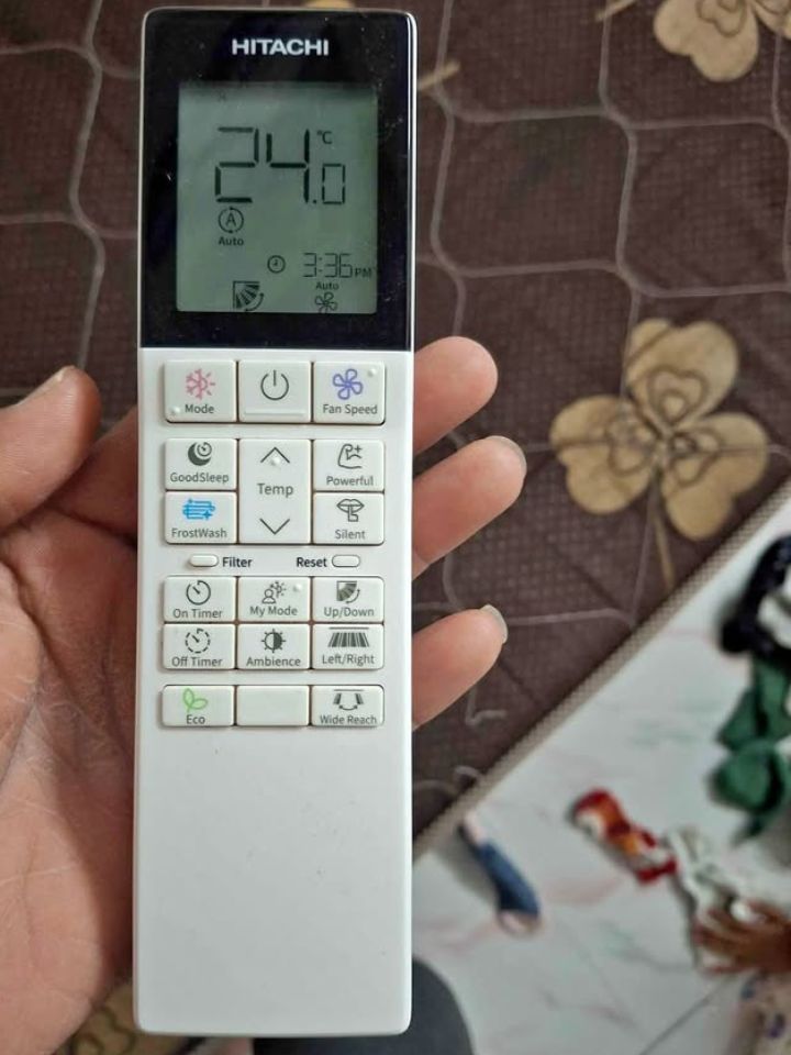 Hitachi AC remote close view