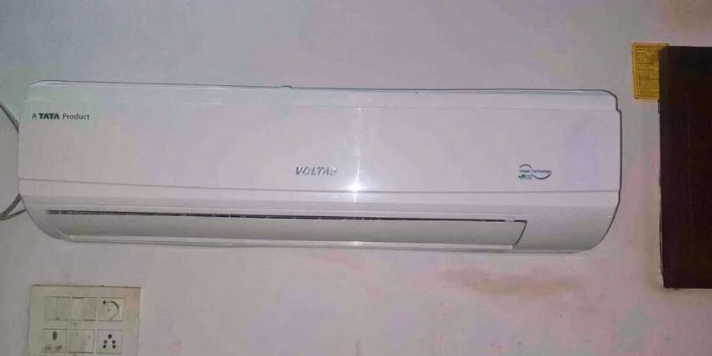 Voltas 1.5 Ton 5 star AC vectra car model close look