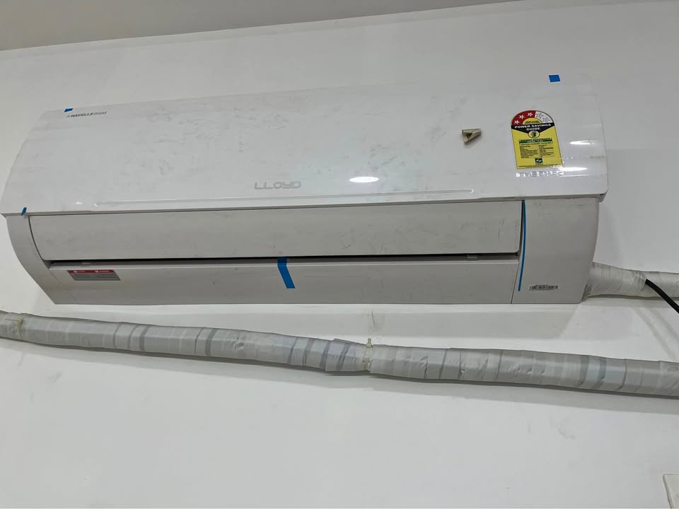 Lloyd 1.5 ton 3 star split AC indoor unit (GLS18I3FWAGC) wall-mounted, front view